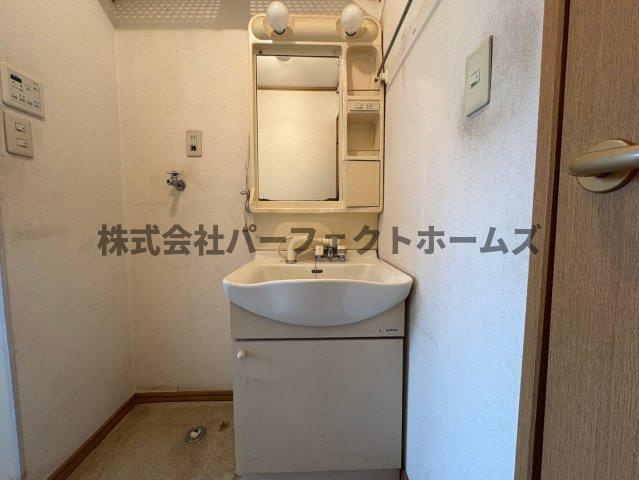 昭栄町戸建　賃貸の独立洗面台|独立洗面台で身支度をすべて済ませてしまいましょう