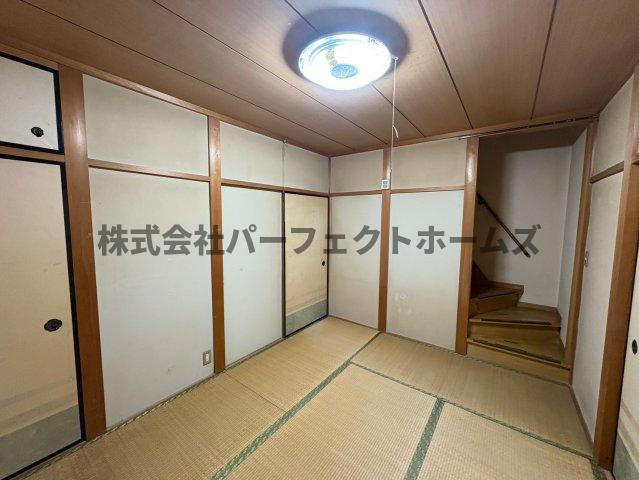 昭栄町戸建　賃貸の和室|落ち着いた雰囲気の和室付きです