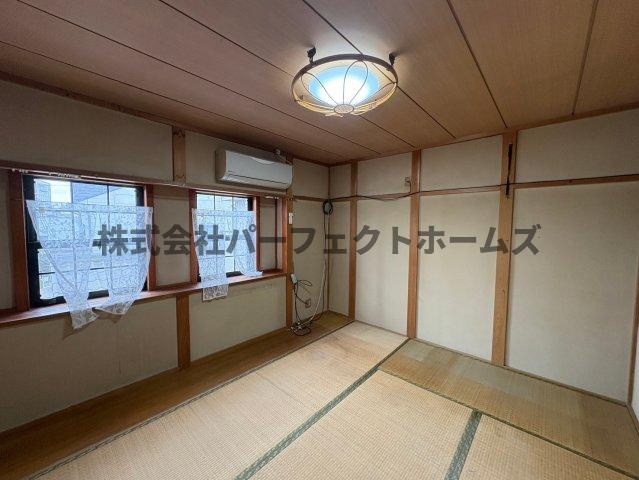 昭栄町戸建　賃貸の和室|日本らしい落ち着いた雰囲気の和室です