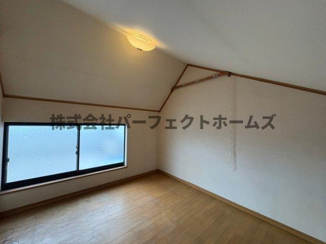 昭栄町戸建　賃貸の洋室|落ち着いた色調の洋室です