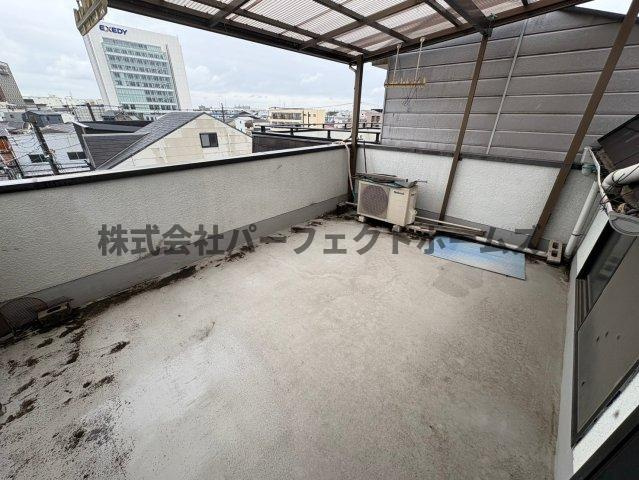 昭栄町戸建　賃貸のバルコニー|お洗濯にも便利なバルコニー付き