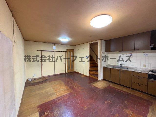 昭栄町戸建　賃貸の居間・リビング|おしゃれなリビングです