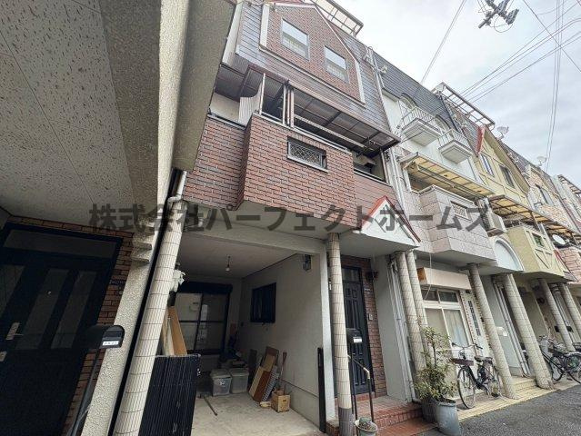 昭栄町戸建　賃貸の駐車場|駐車場があるので、車を買う予定の方も安心です