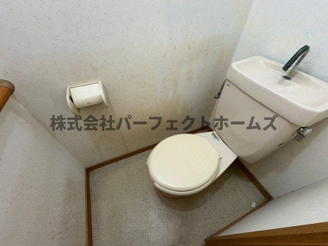 昭栄町戸建　賃貸のトイレ|コンパクトで使いやすいトイレです