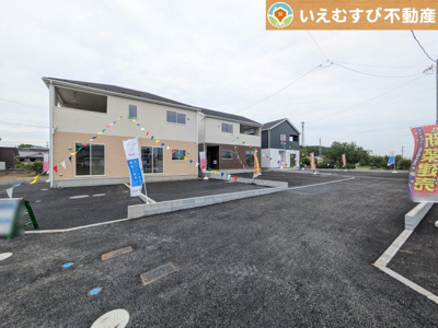 【前面道路含む現地写真】 | Cradle garden　本庄市児玉町児玉第12 | 充分な広さの前面道路
間口が広くお車の出し入れも問題なく行えるスペースが確保されています♪