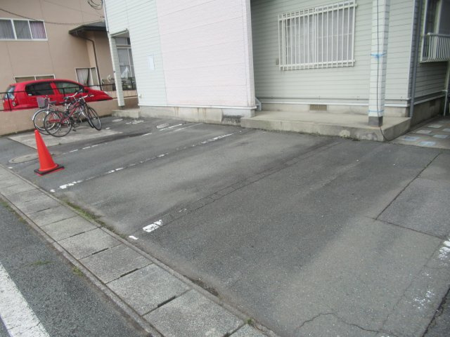 クレールⅠの駐車場