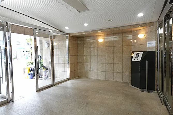 アリュージュ南千住のロビー|清掃がいきわたっており、とてもきれいなエントランスロビーです♪