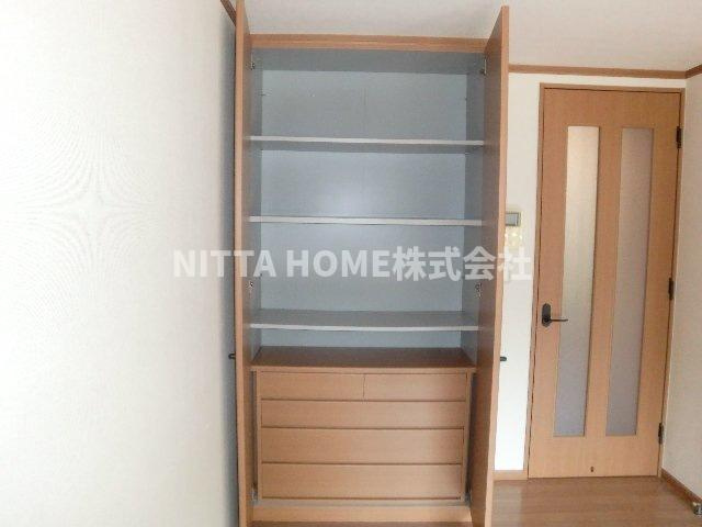 レジオン・ド’ヌールの収納|リビングにも収納が付いています！
