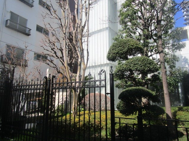 新宿区四谷坂町の店舗事務所の外観