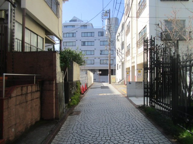 新宿区四谷坂町の店舗事務所の周辺