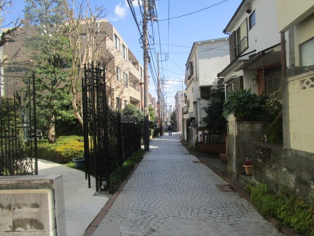 新宿区四谷坂町の店舗事務所の周辺