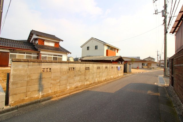 西福原7丁目戸建ての前面道路含む現地写真|前面道路は公道の幅員4ｍになります。駐車時も安心な幅員になります♪