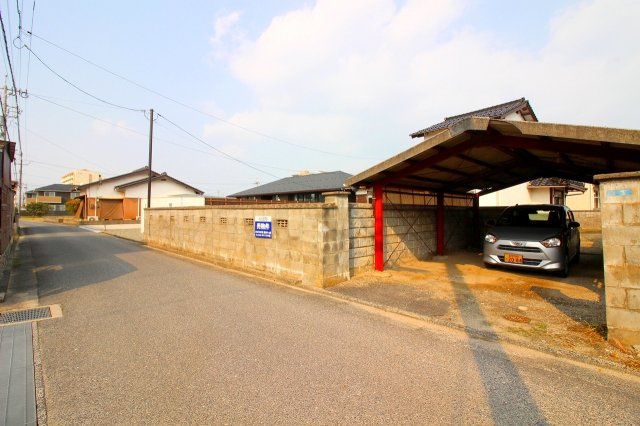 西福原7丁目戸建ての前面道路含む現地写真|綺麗にアスファルト施工された道になります。