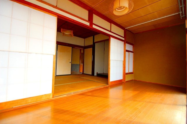 西福原7丁目戸建ての洋室|和室横の洋室になります。サンルームとしても利用可能です。