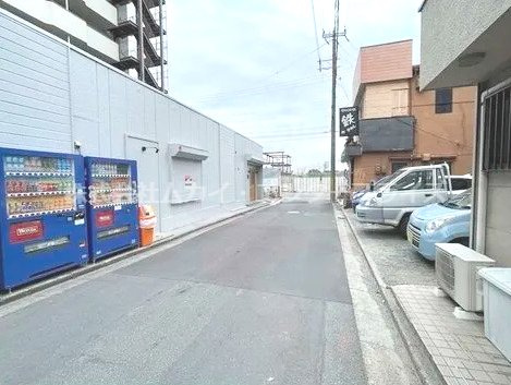 岸辺テナントの外観