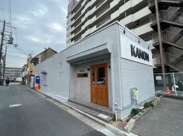 岸辺テナントの駐車場