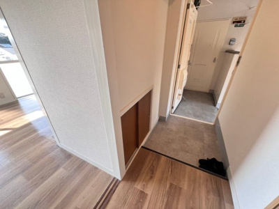 【玄関】 | 樋ノ口アパート | 収納もある玄関です