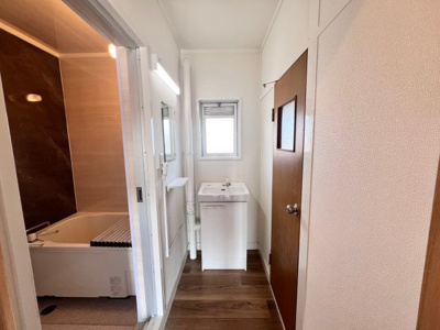 【独立洗面台】 | 樋ノ口アパート | 独立洗面台で身支度をすべて済ませてしまいましょう