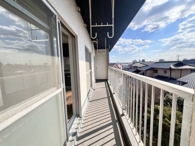【バルコニー】 | 樋ノ口アパート | 開放的で明るい空間を演出してくれるバルコニーです