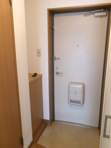 ポコアポコ明石鍛冶屋町Ⅴ番館の玄関