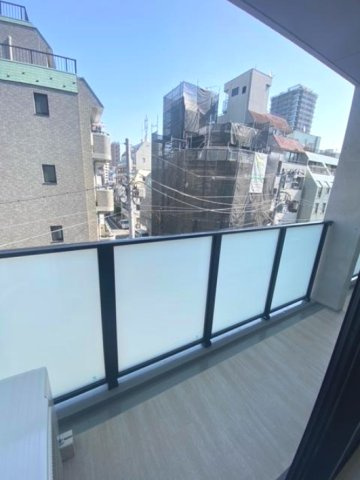 ALTERNA池袋EASTのバルコニー