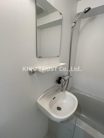 ローズコーポ天満東の洗面所|忙しい朝には欠かせない洗面所です