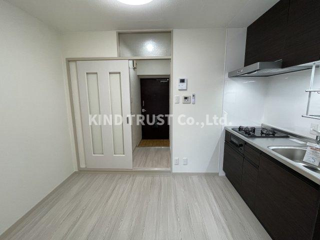 ローズコーポ天満東の居間・リビング|こちらのリビングで趣味の時間をお楽しみください