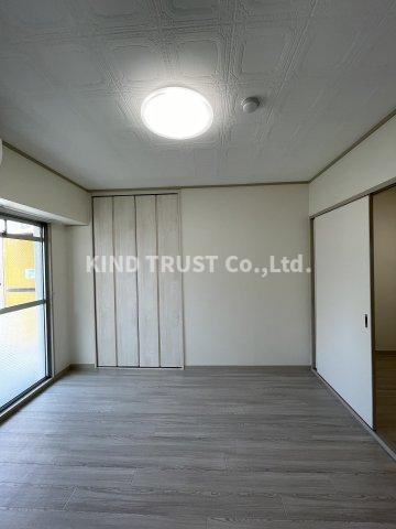 ローズコーポ天満東の居間・リビング|こちらのリビングで趣味の時間をお楽しみください