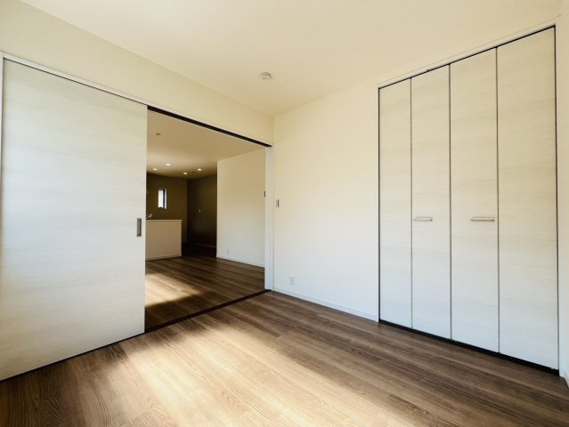 武豊町小迎第4　全1棟　の洋室