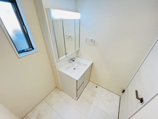 武豊町小迎第4　全1棟　の独立洗面台