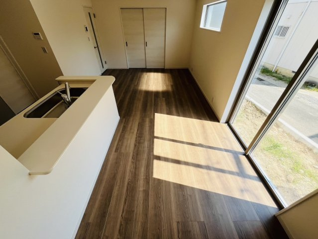 武豊町小迎第4　全1棟　の居間・リビング