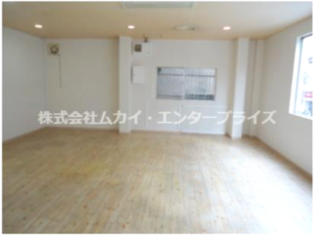 清酒ビルの内装|明るい色調の室内です