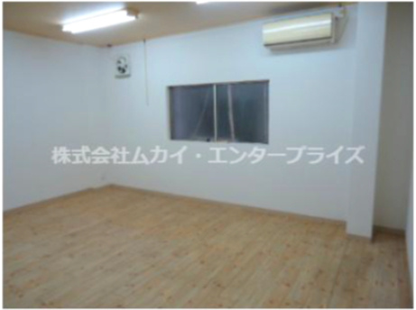 清酒ビルの内装