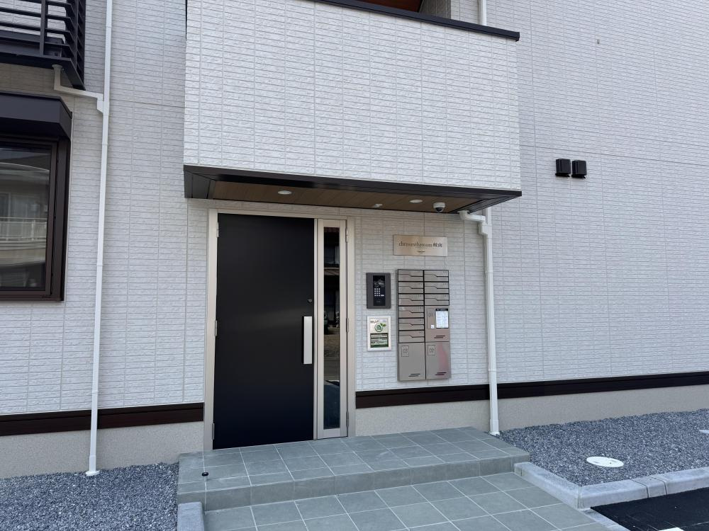chrysanthemum岐南のエントランス