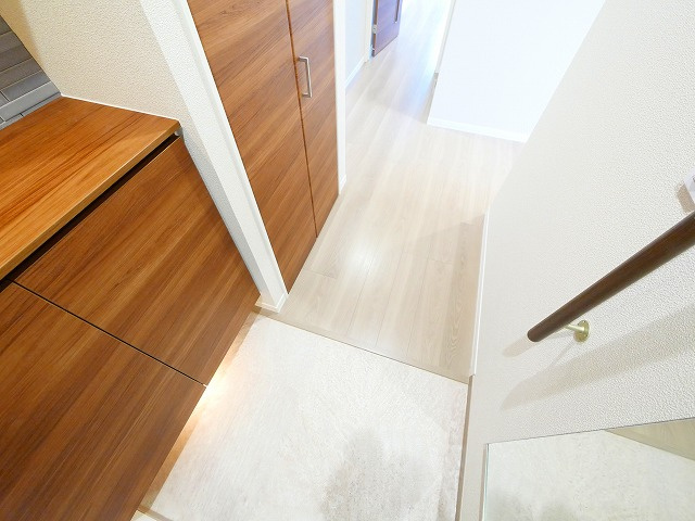 シャーメゾン生駒東新町の玄関