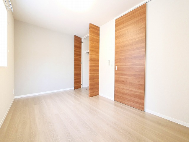 シャーメゾン生駒東新町の洋室