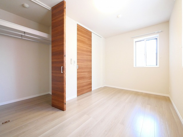 シャーメゾン生駒東新町の洋室