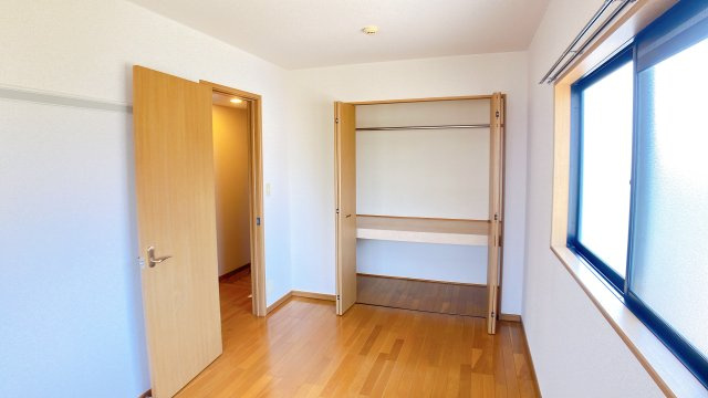 コート半田東B棟の洋室