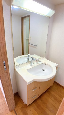 コート半田東B棟の洗面所