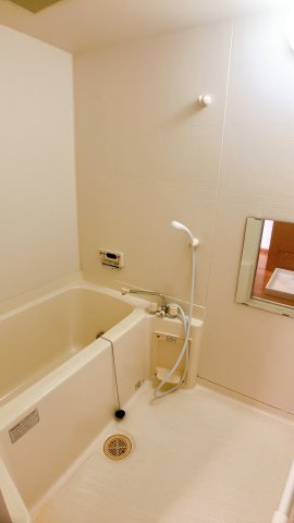 コート半田東B棟の浴室