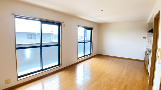 コート半田東B棟の居間・リビング