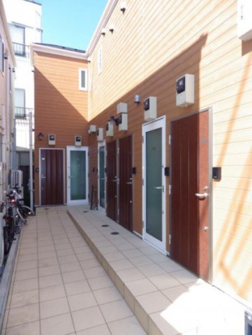 サークルハウス三宿弐番館　ネット無料　敷金0　室内洗濯機置き場のロビー