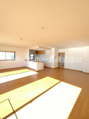 【居間・リビング】 | ルネス小松 | 別部屋写真です。