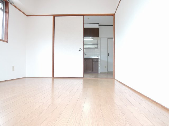 オリエンタル小倉北第二の洋室|コンパクトで使いやすい洋室です