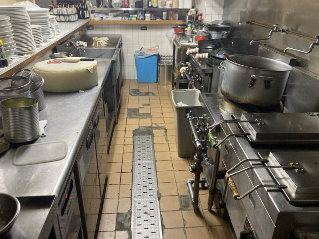 【キッチン】 | 吉祥寺駅徒歩3分 貸店舗 地下1階 27.14坪 中華居抜き