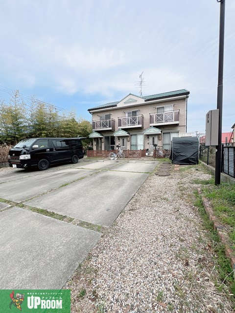 リバティの駐車場