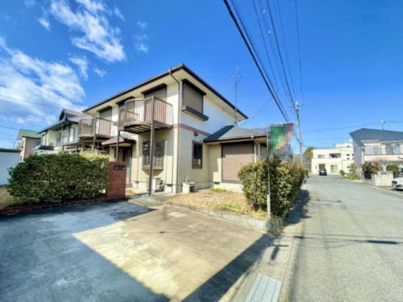 【中古戸建】佐波郡玉村町の前面道路含む現地写真|■外観