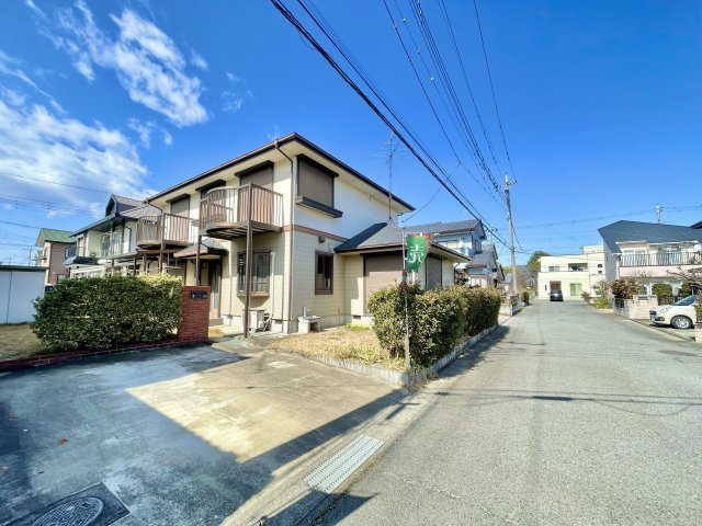 【中古戸建】佐波郡玉村町の前面道路含む現地写真|■外観