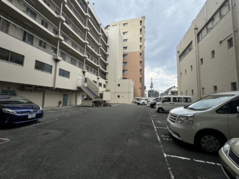 万代コーポの駐車場|敷地内1台空きあります！2024年7月30日現在