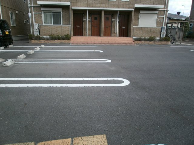 ル・レーヴ Ｃの駐車場